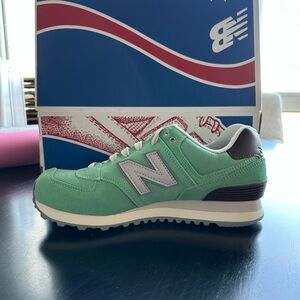 NIB-New Balance.Classics. 7.5 women 
Aqua with chalk and seafoam.